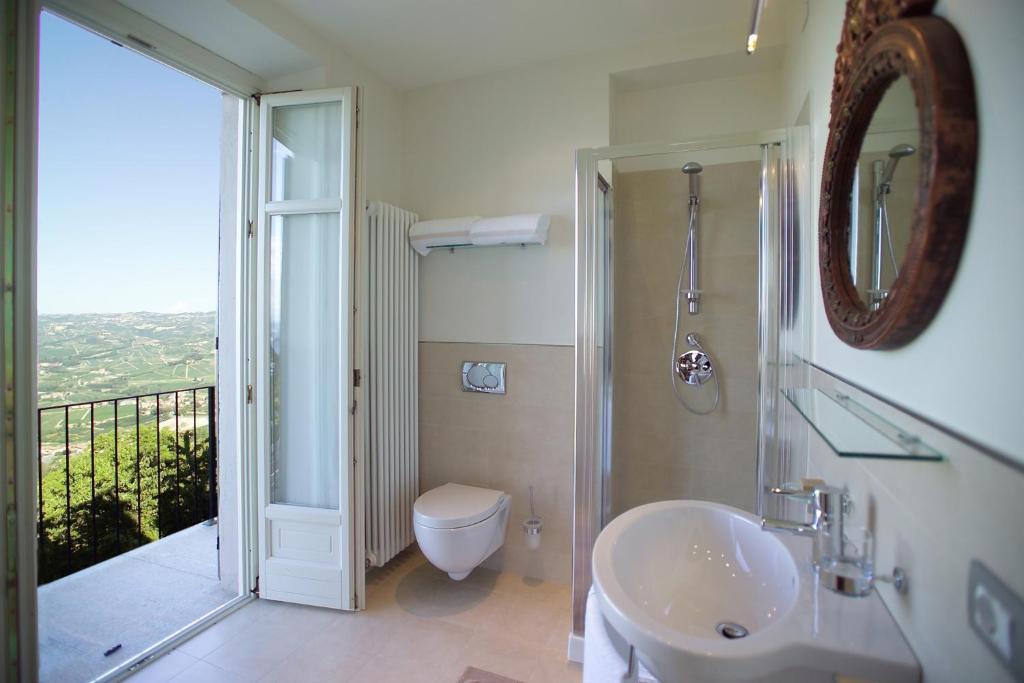 Rocche Costamagna Art Suites La Morra Room photo